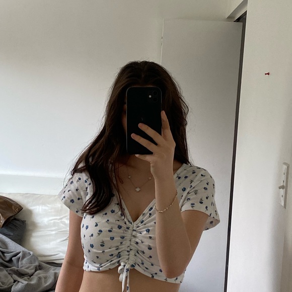 Cropped shirt, size small - Picture 3 of 4